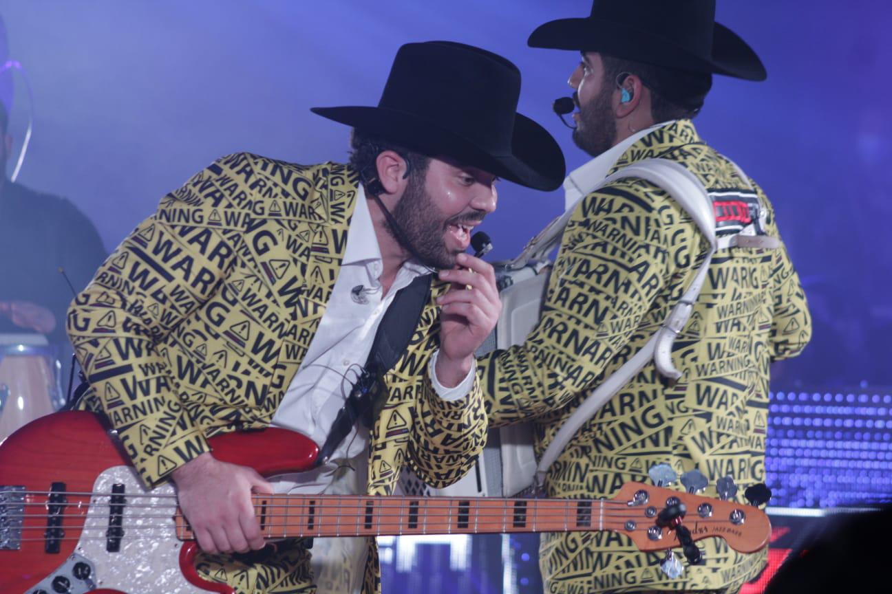 $!Hace bailar Código FN a sus fans en la fiesta del Palenque de Navolato