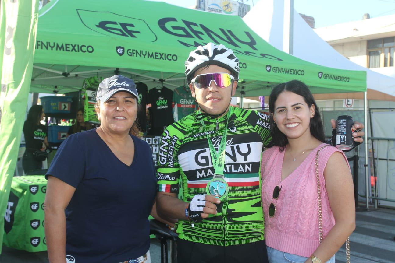 $!Carmen Herrera, Francisco Chiwa y Katy Gómez, de San Luis Potosí.
