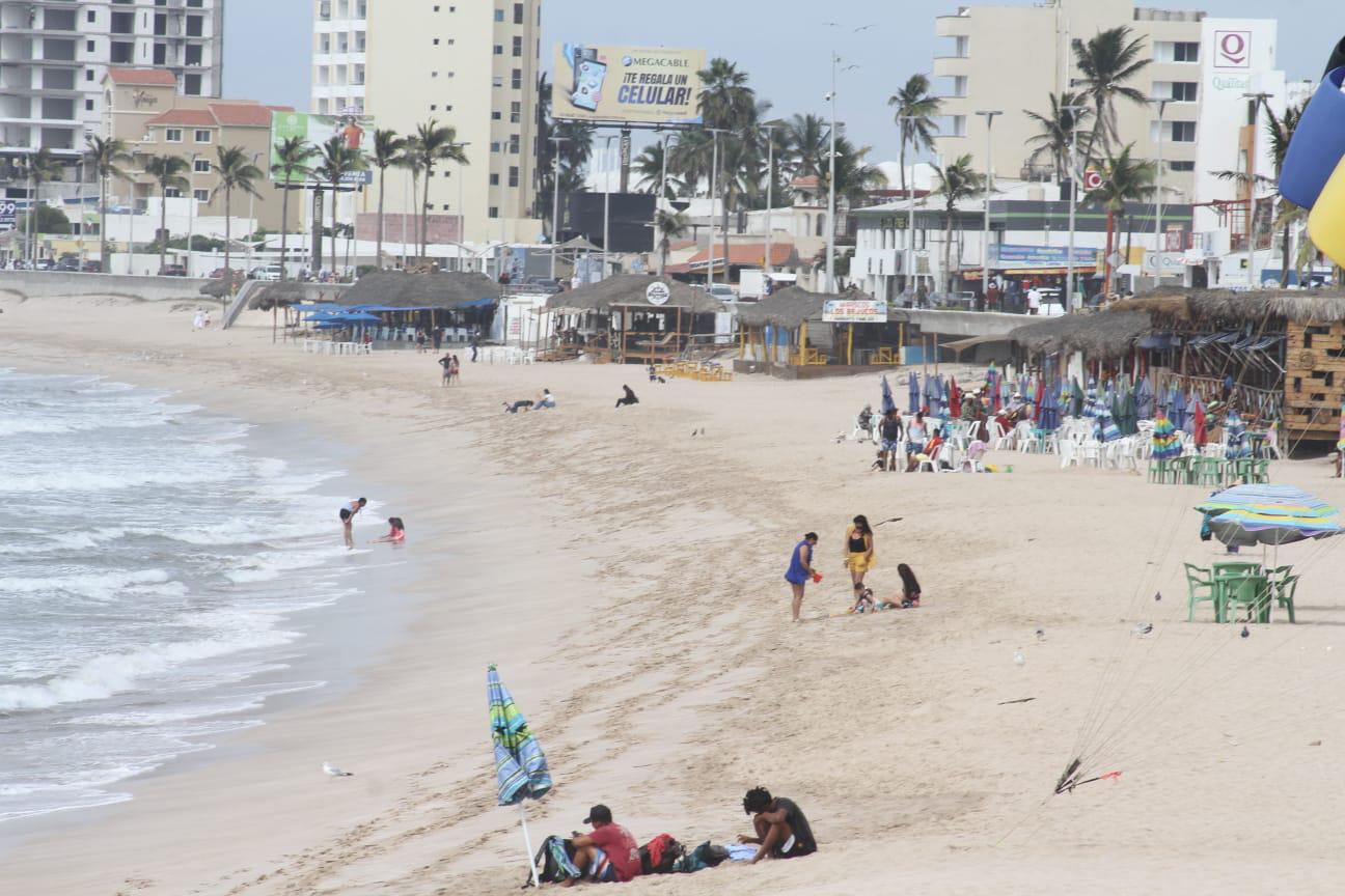 $!El mar de fondo ‘se come’ zonas de playa en Mazatlán