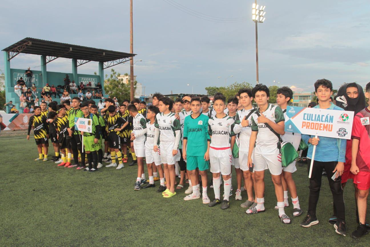 $!Futbolistas sinaloenses inauguran Torneo Estatal Juvenil, en Mazatlán