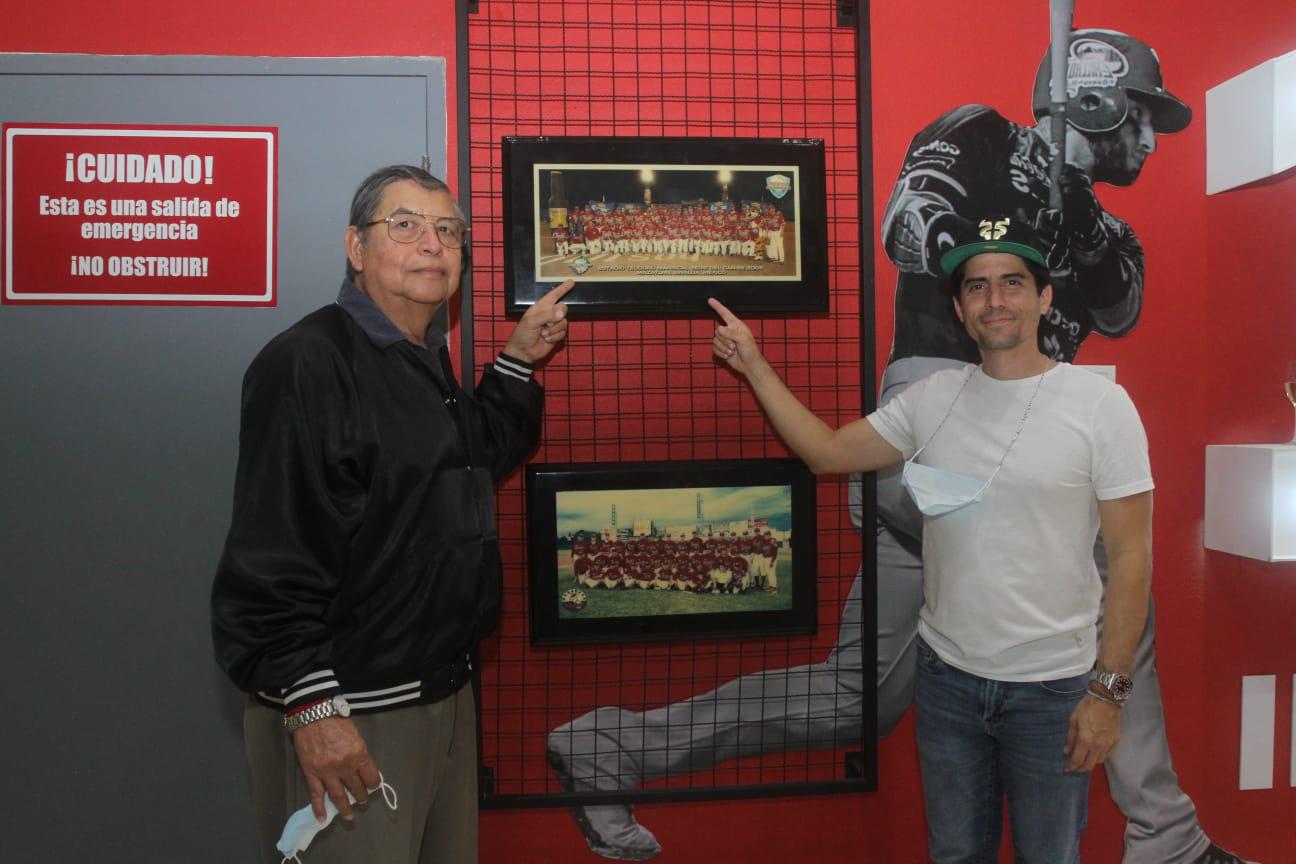 $!José Ramón Flores, cronista oficial de Venados por alrededor de 40 años, junto a José Antonio Toledo Pinto.