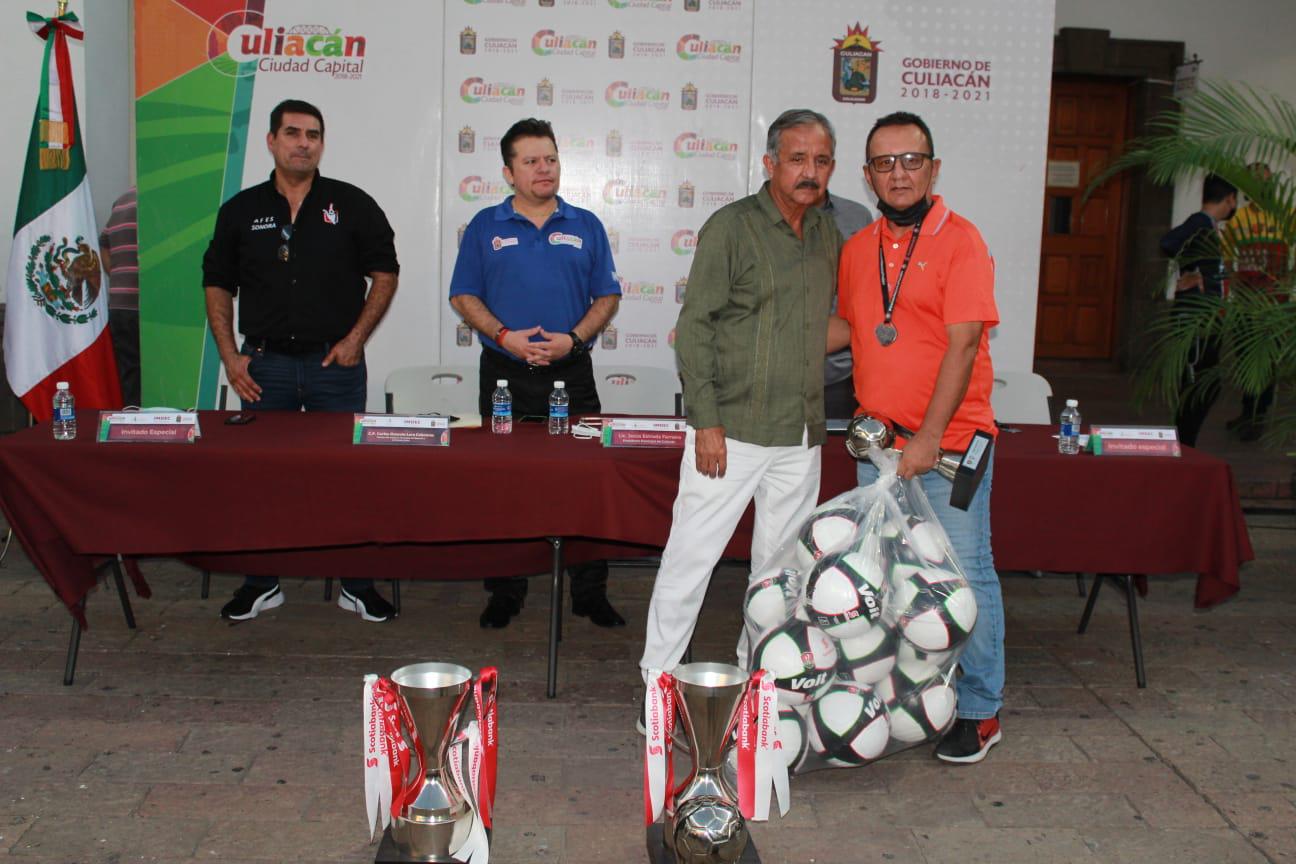 $!Premian a lo mejor de la Liga Municipal de Futbol Culiacán Capital del Deporte