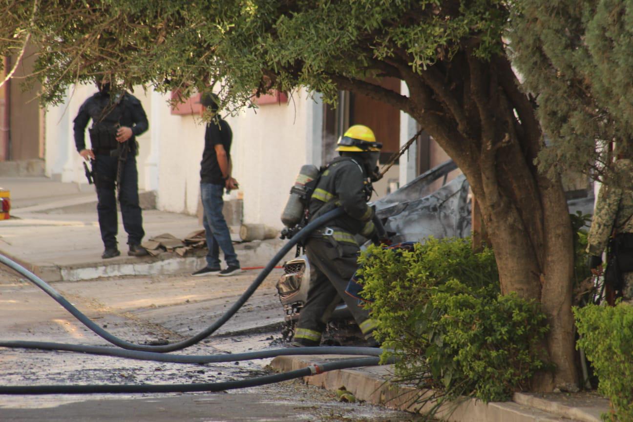 $!Grupo armado incendia y vandaliza un domicilio de la colonia Lomas de Guadalupe, en Culiacán