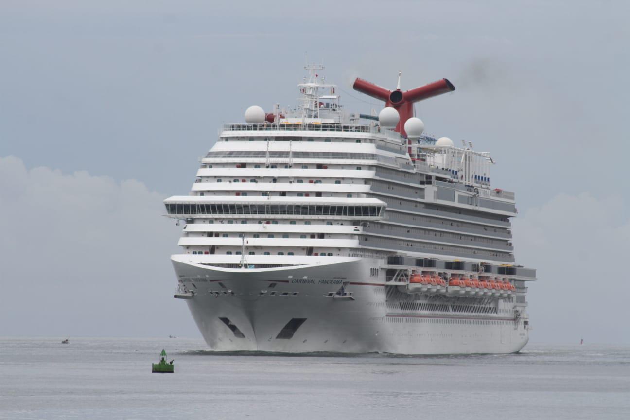 $!Llega por segunda vez a Mazatlán el Carnival Panorama, con 2 mil 500 pasajeros a bordo