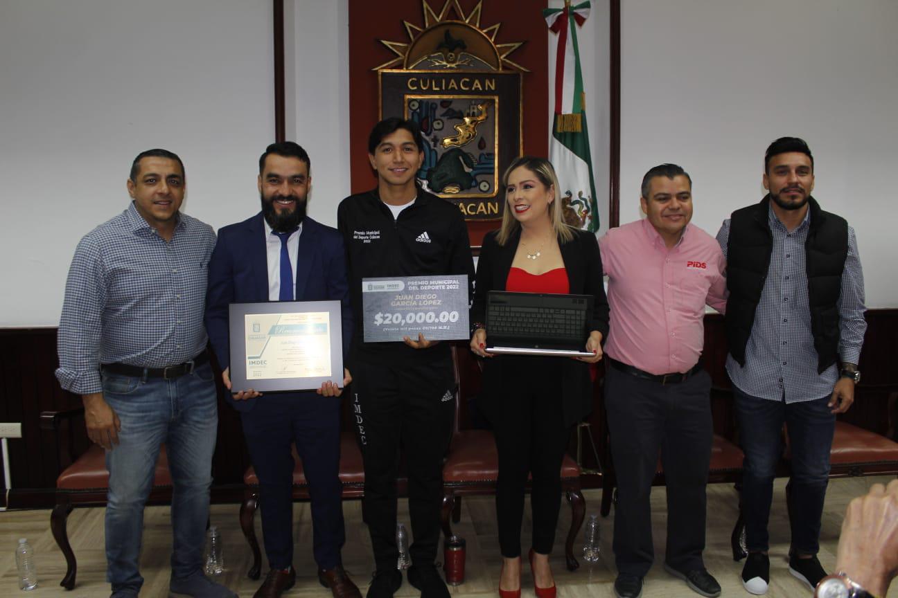 $!Gaxiola y García reciben el Premio Municipal del Deporte, en Culiacán