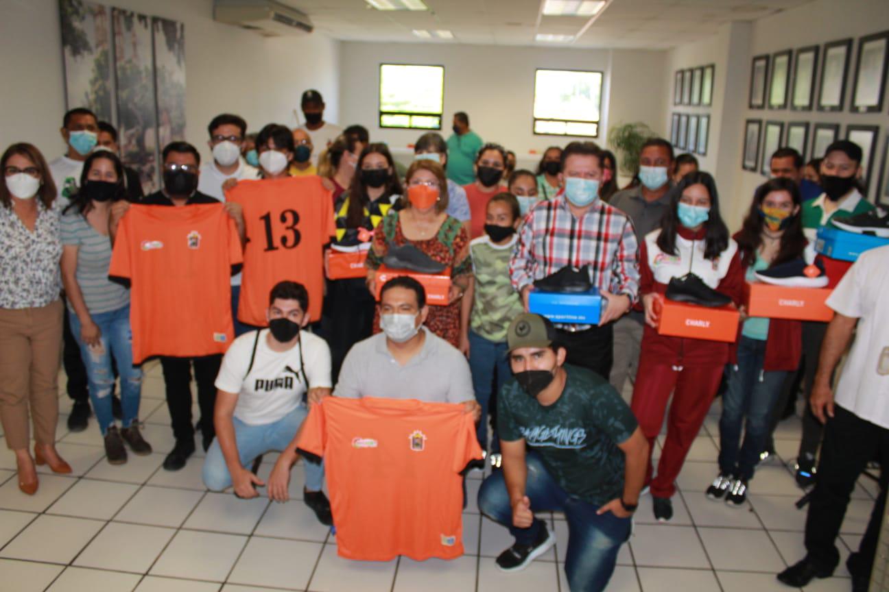 $!Deportistas de Culiacán son ajuareados de cara a eventos nacionales