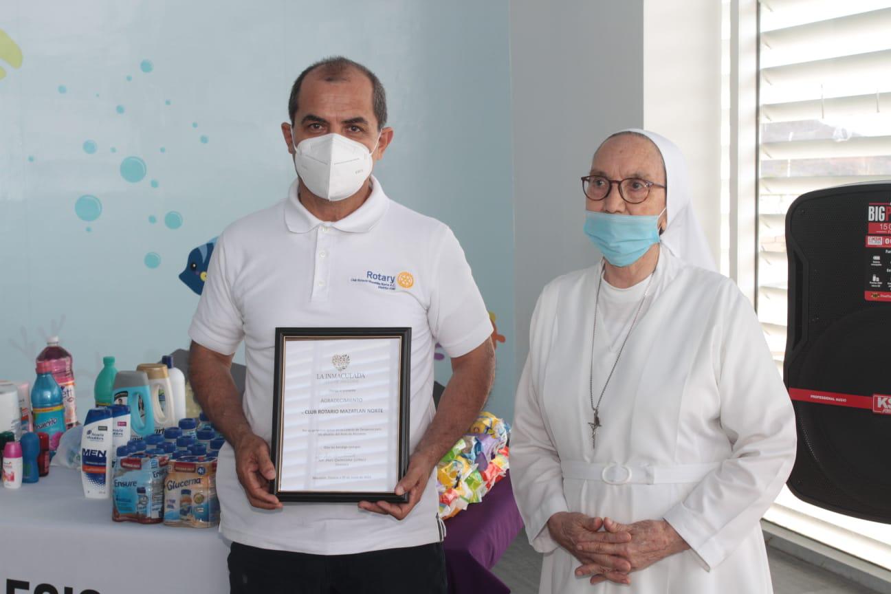 $!Entregan donativo a Asilo de Ancianos La Inmaculada, en Mazatlán