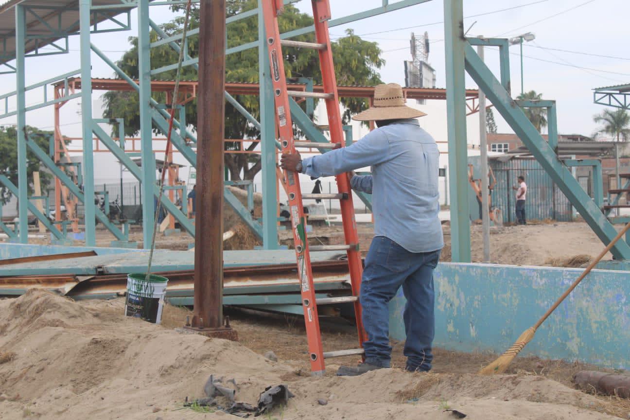 $!Redoblan esfuerzos en la rehabilitación de la Unidad Deportiva Sahop