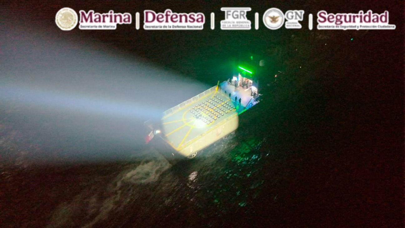 $!Aseguran dos toneladas de presunta cocaína frente a costas de Guerrero