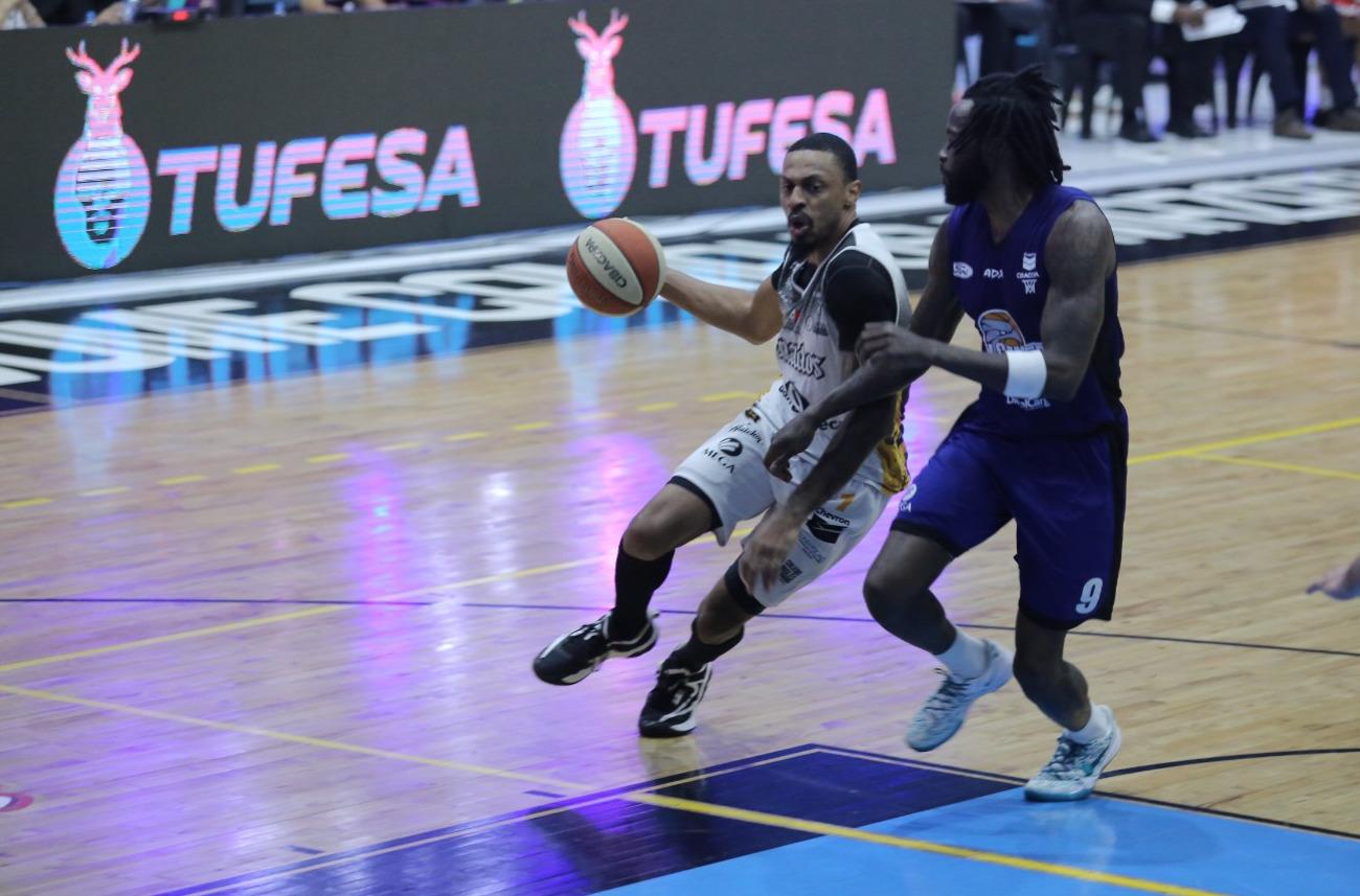 $!Venados Basketball barre a Halcones y se lleva la serie