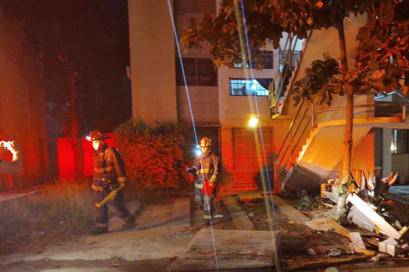 $!Fuerte incendio ocurre en departamento de la colonia Pradera Dorada, en Culiacán