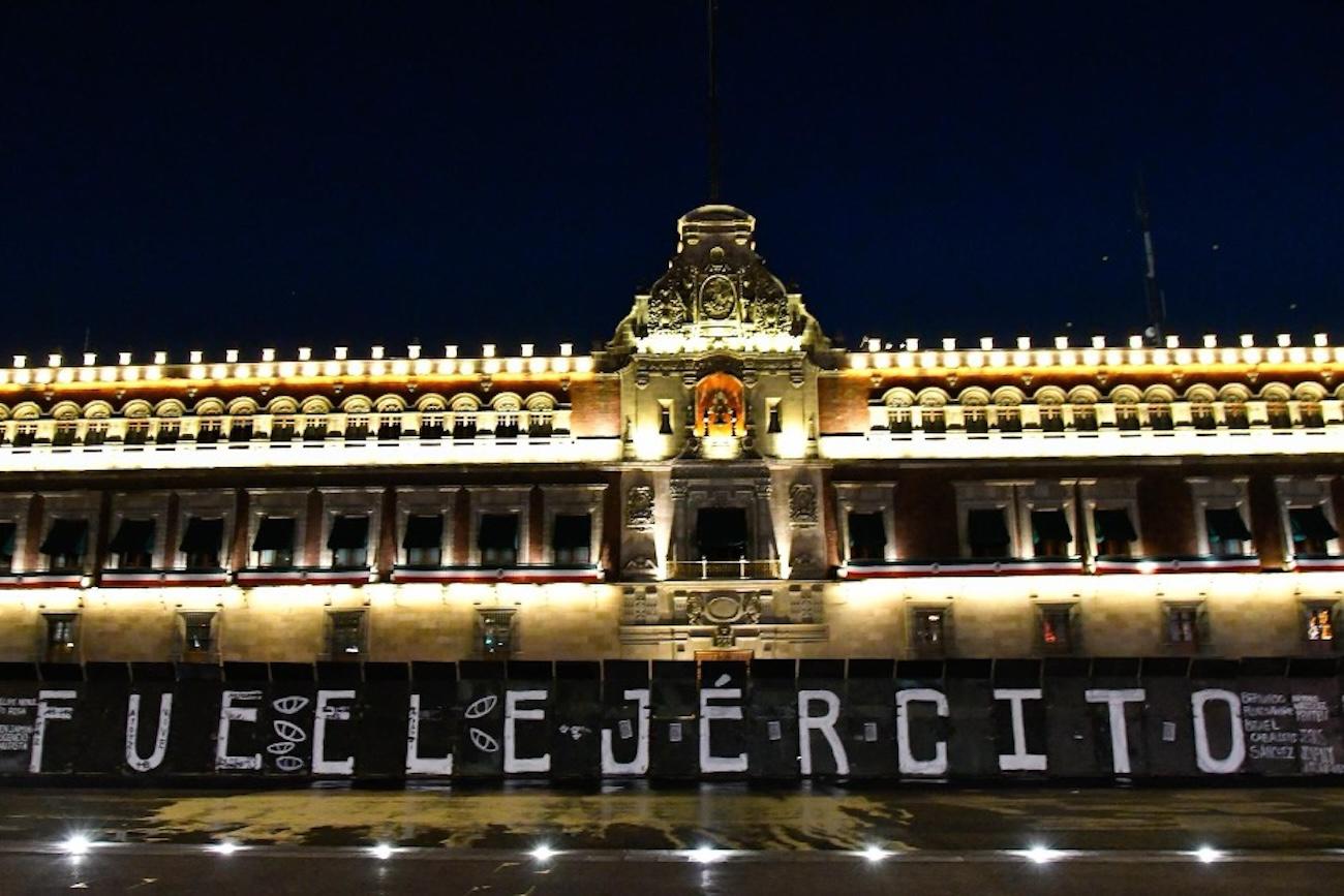 $!Protesta en el Zócalo al cumplirse el noveno aniversario de la noche de Iguala.