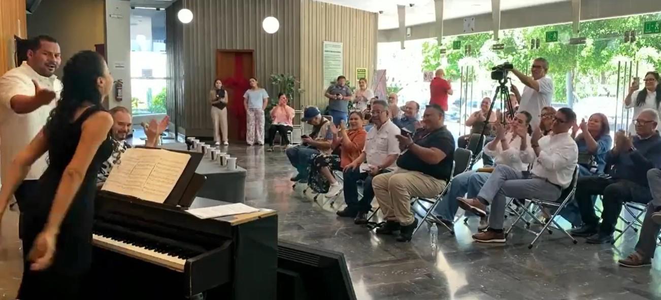 $!En el lobby del Teatro Pablo de Villavicencio se realizó la presentación del disco.