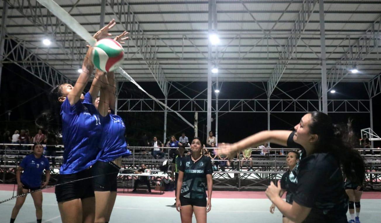 $!Vibra la Unidad Deportiva Benito Juárez con las finales de la Liga de Voleibol Imdem Primavera-Verano