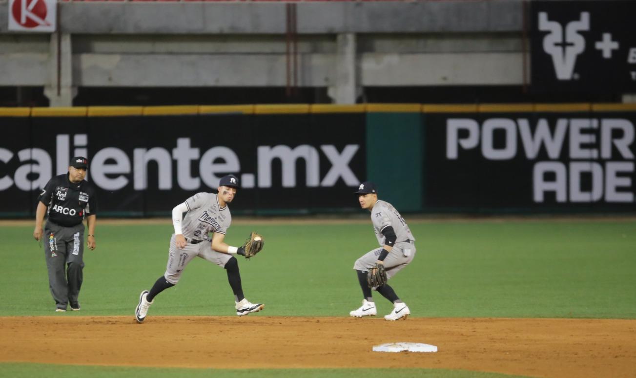 $!Sultanes evita barrida en el puerto ante Venados