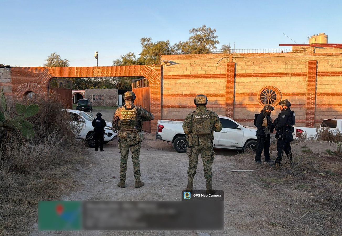 $!Aseguran vehículos, armas y animales exóticos tras cateo en Edomex