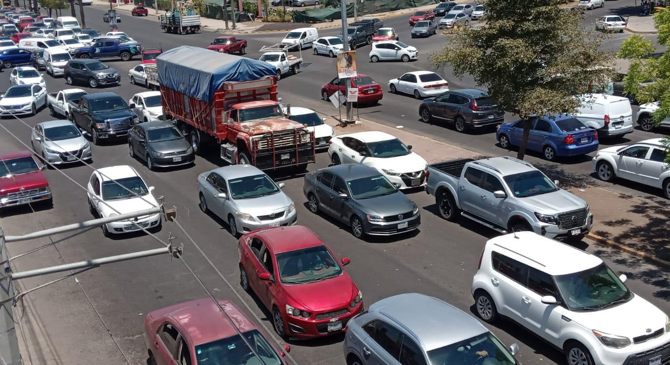 $!Maiceros toman Culiacán y paralizan el Aeropuerto