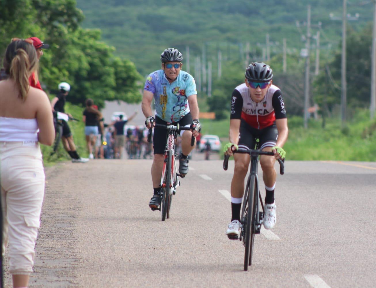 $!Dominan Roberto Méndez, de Ormuz, y Gabriela Couret, de Power Pedal, cuarta etapa de la Copa Vuelta Sinaloense 2022