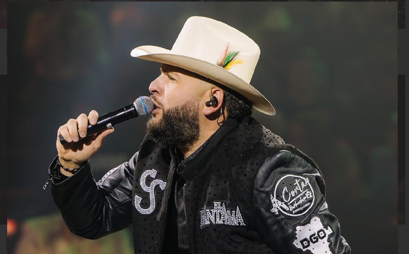 $!El Fantasma hace retumbar el recinto con sus corridos dedicados a la gente trabajadora.