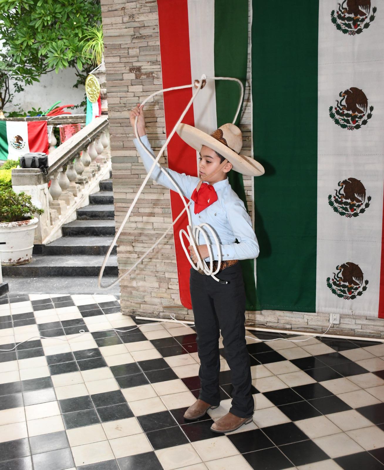 $!El floreo de cuerda estuvo a cargo del niño Antonio Márquez Abdala.