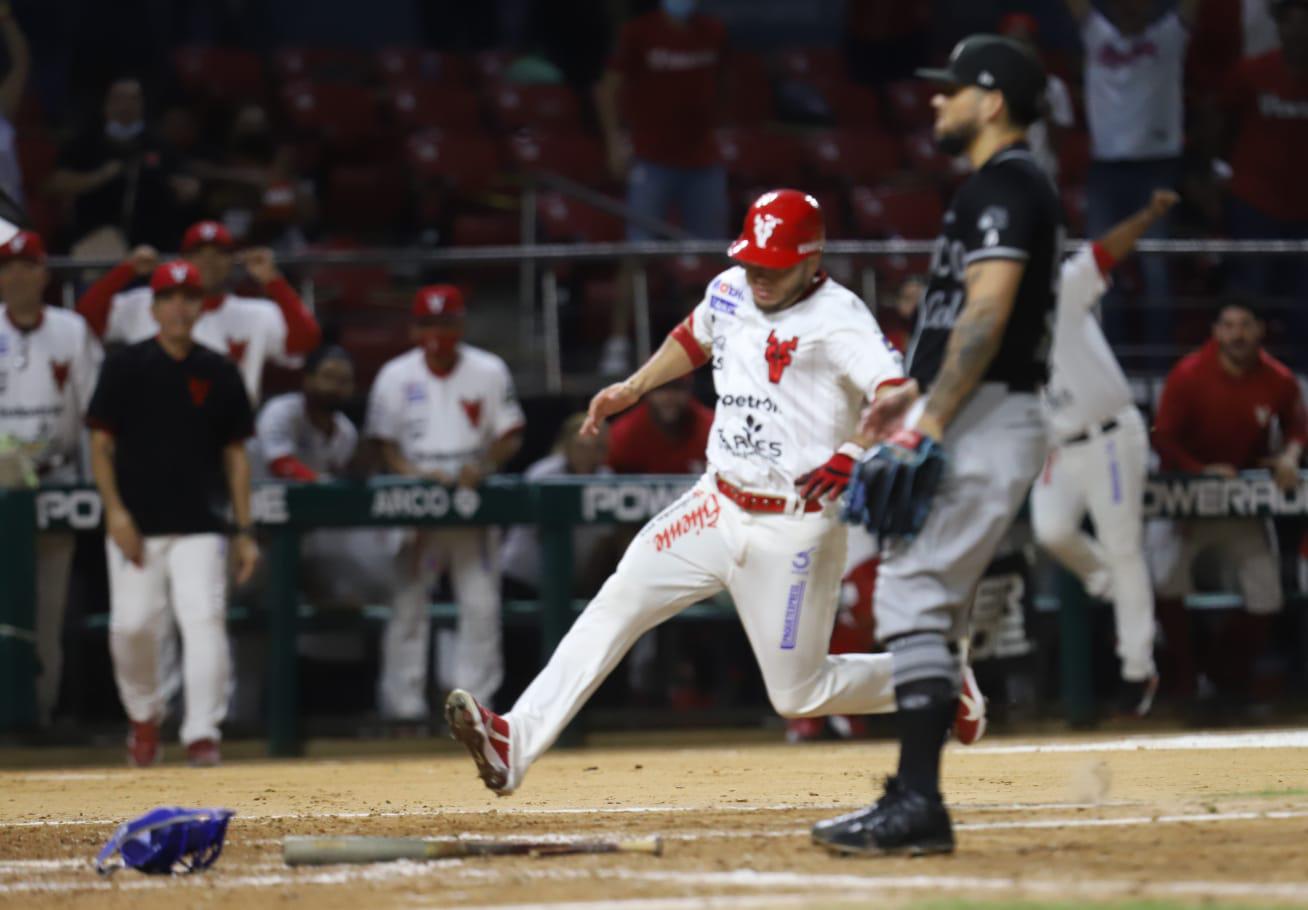 $!Venados de Mazatlán deja tendido a Charros de Jalisco en feria de carreras