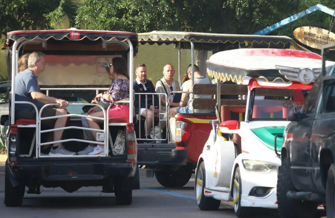 $!Llega a Mazatlán el Norwegian Jade con 3 mil visitantes