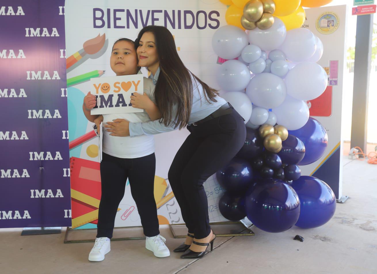 $!Renata Tapia Osuna con su tía Valeria Guzmán.