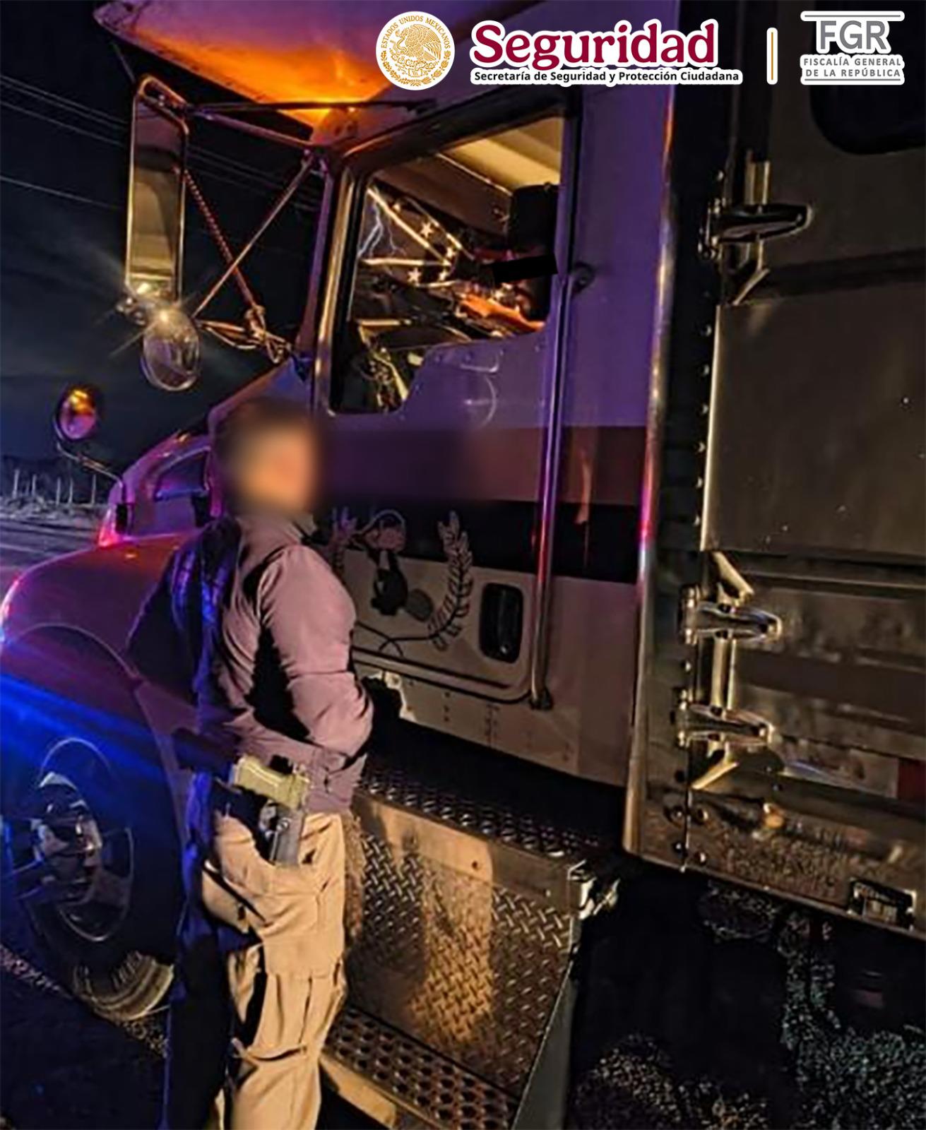 $!Aseguran más de 7 mil cartuchos ocultos en tractocamión de paquetería; hay un detenido en Chihuahua