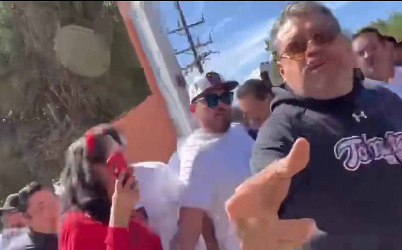 $!Agreden a periodista en evento del SNTE en Culiacán