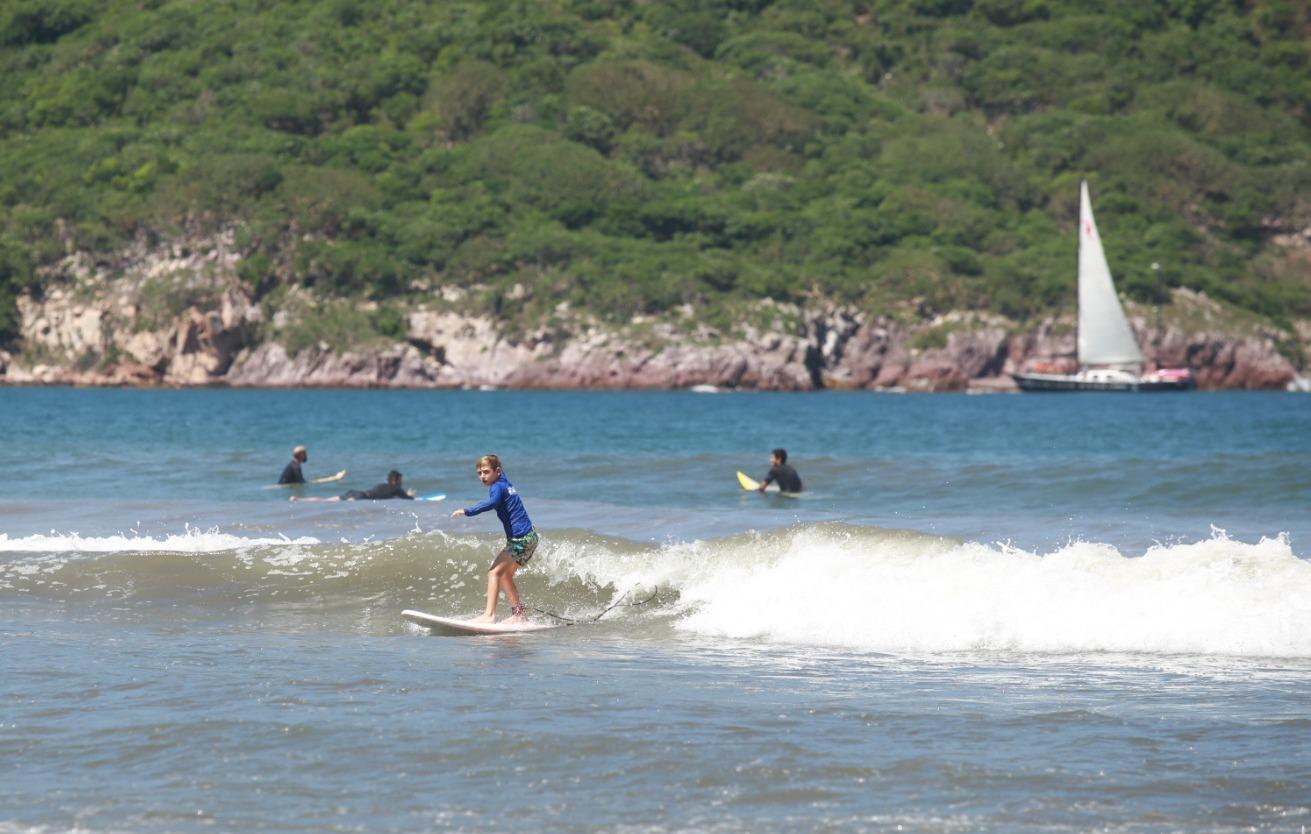 $!Promueve Asociación la disciplina surfing entre la niñez y juventud