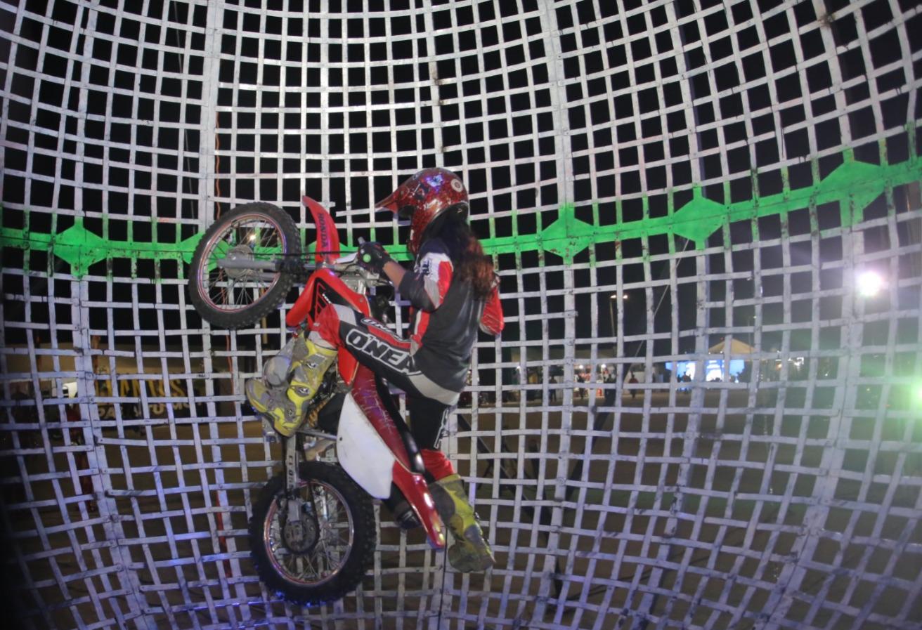 $!Muestran los ‘Locos Riders’ grandes acrobacias en la exhibición de Globo de la Muerte