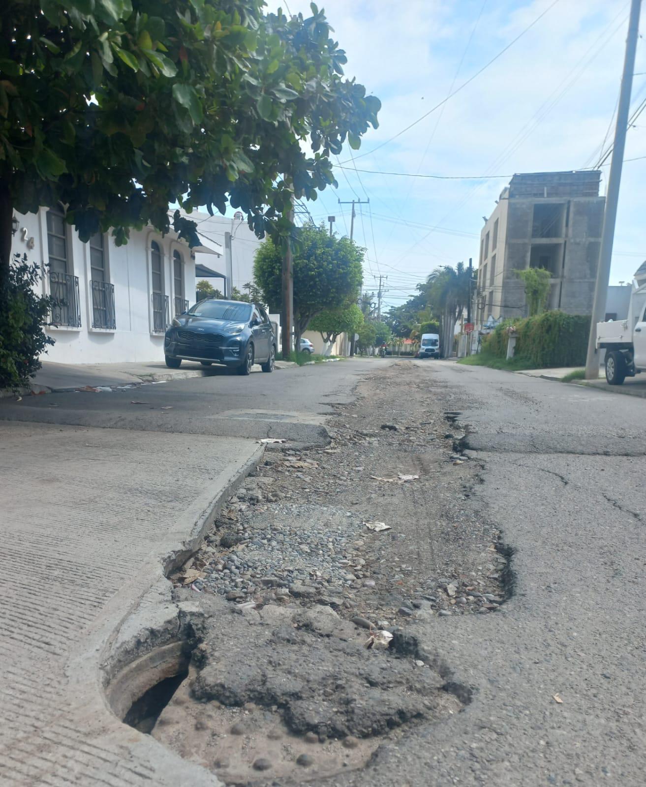 $!Cráteres de Jumapam y de torres condominales acaban calles de Gaviotas: Vecinos
