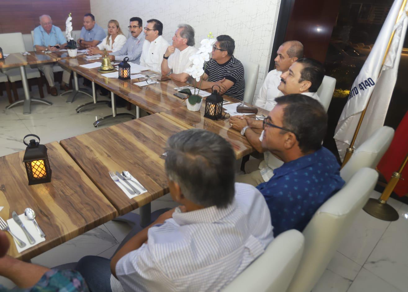 $!Los rotarios celebraron su junta donde se llevó a cabo la entrega de reconocimientos.