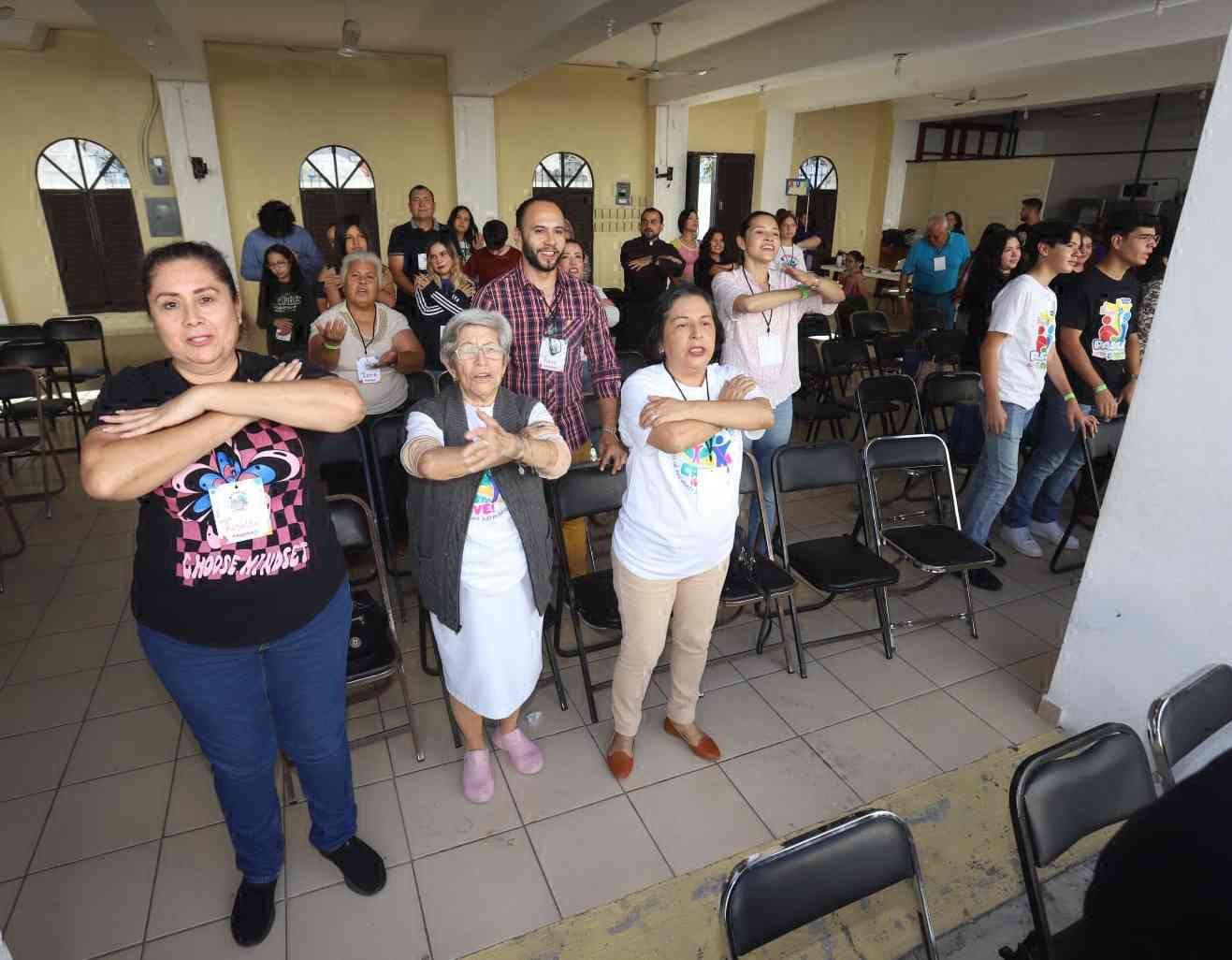 $!Bailes, cantos y cuadros evangélicos se celebraron en el encuentro.