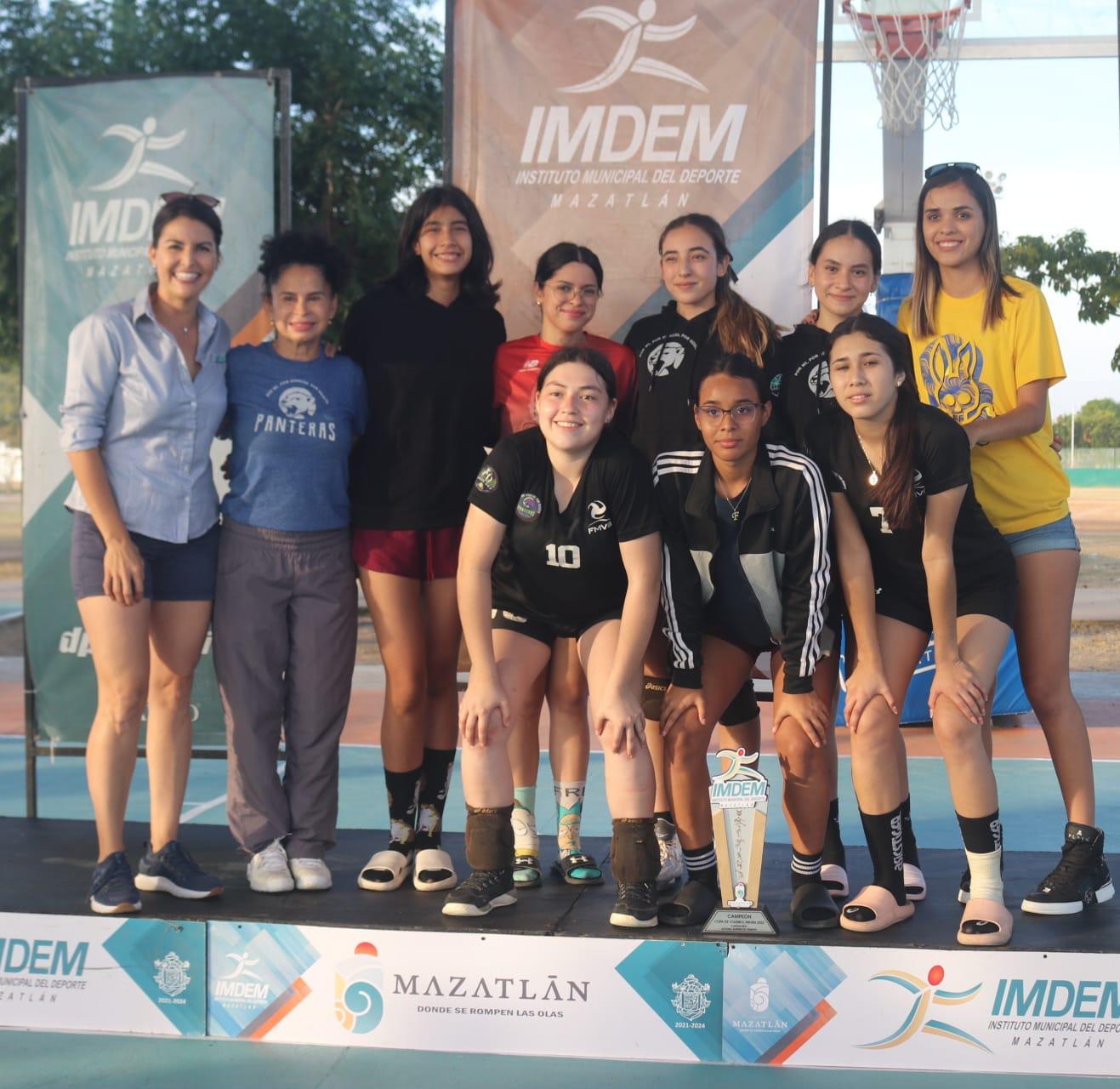 $!Guasave y Panteras Culiacán, campeones de Copa de Voleibol Imdem