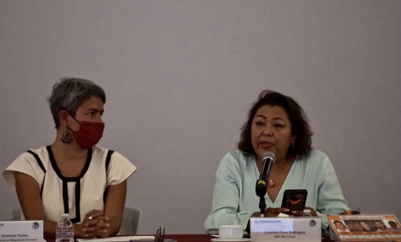 $!Graciela Pérez (a la derecha) advirtió que las familias vigilarán que el MEIF cumpla con su cometido.