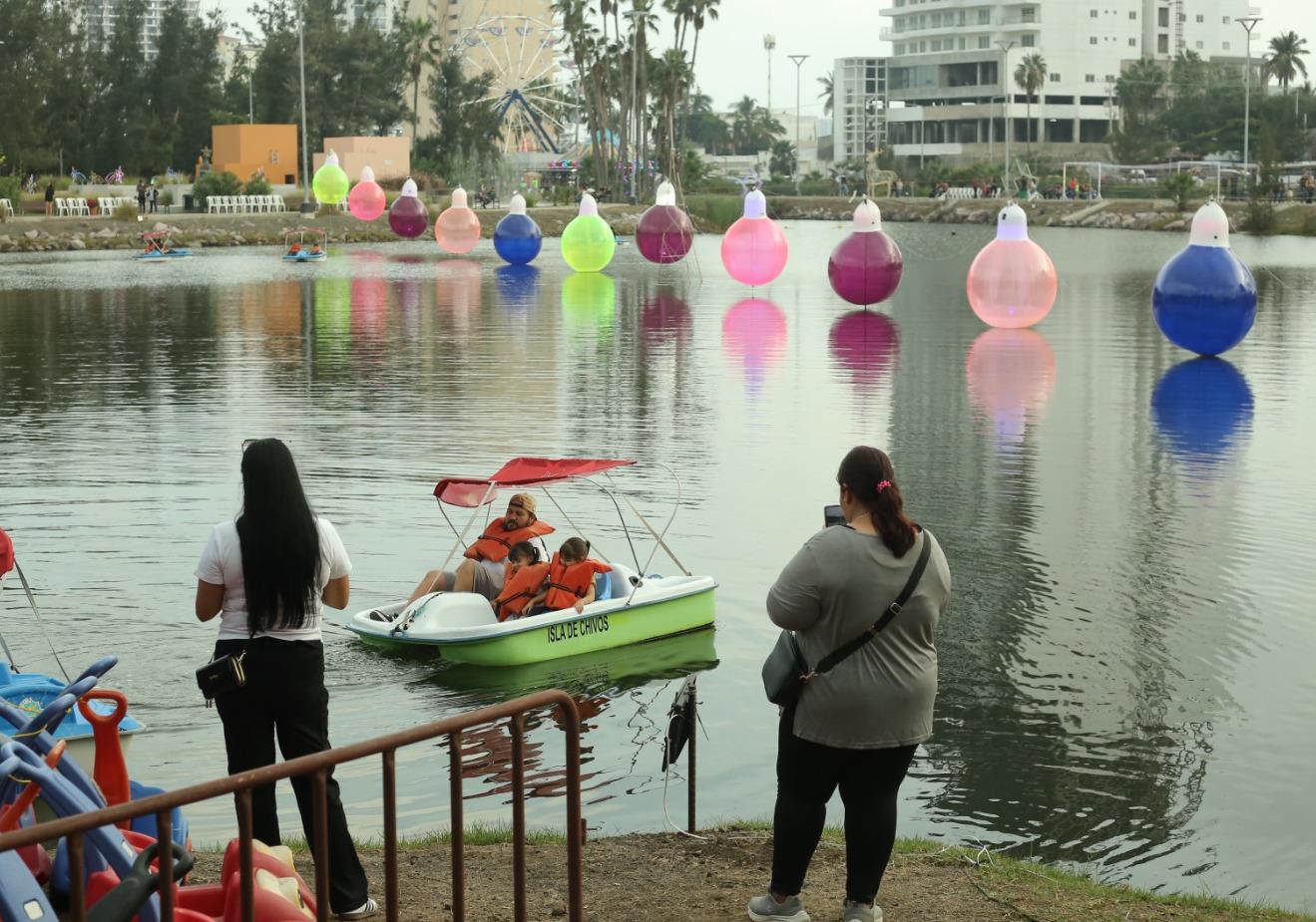 $!Pasan un domingo de magia y diversión en la Villa Navideña de Mazatlán