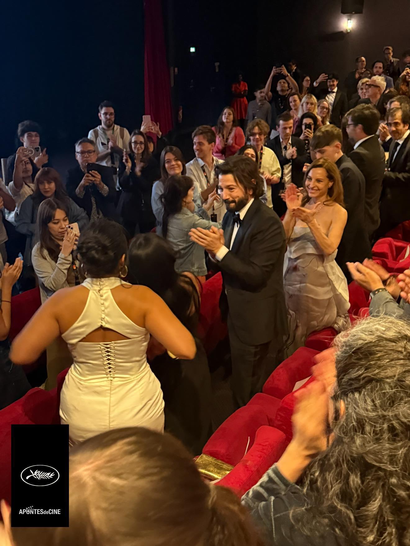$!Diego Luna fue ovacionado en Cannes.