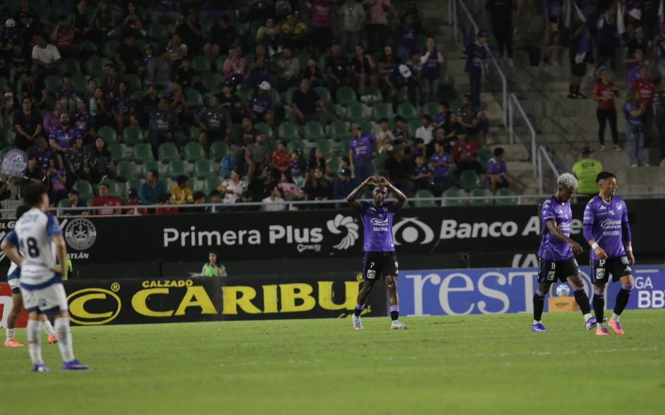 $!Mazatlán logra su primera victoria en El Encanto y frena a Pachuca