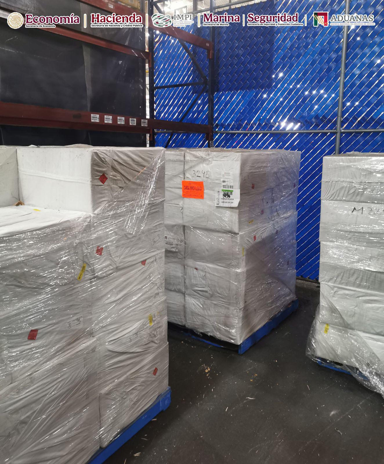 $!Aseguran más de 865 mil cajetillas de cigarros en el Aeropuerto Internacional de la Ciudad de México