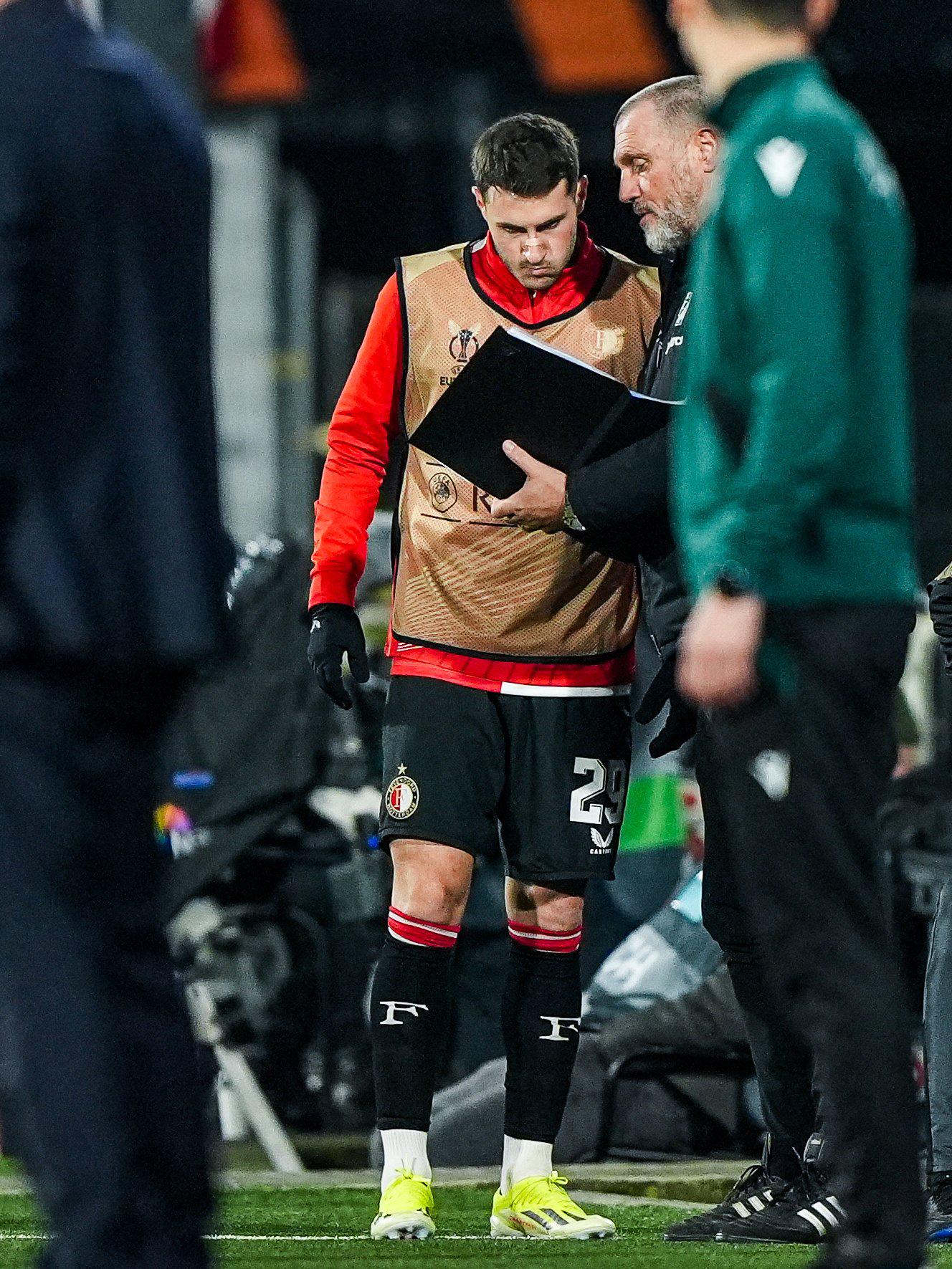 $!El Feyenoord y Santiago Giménez empatan en casa ante la Roma