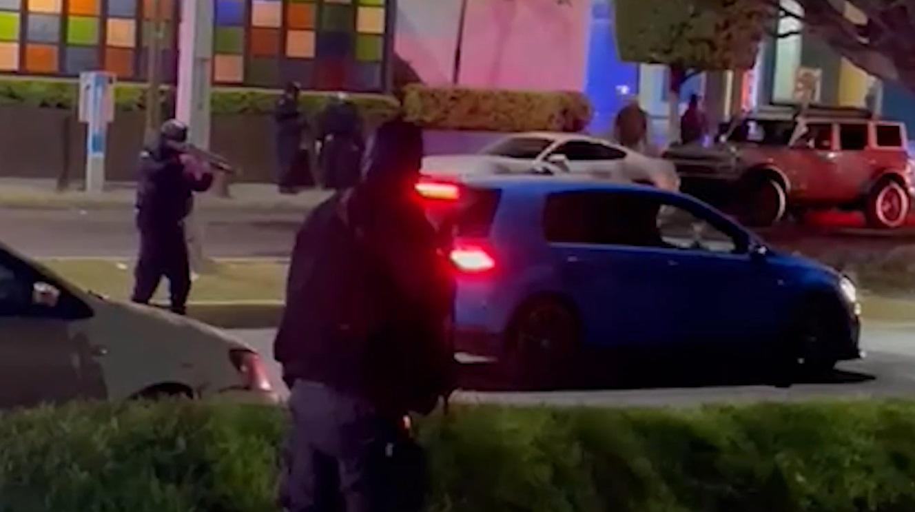 $!Sugieren videos de redes sociales que policías estatales de Sinaloa dejaron ir a agresores de joven baleado