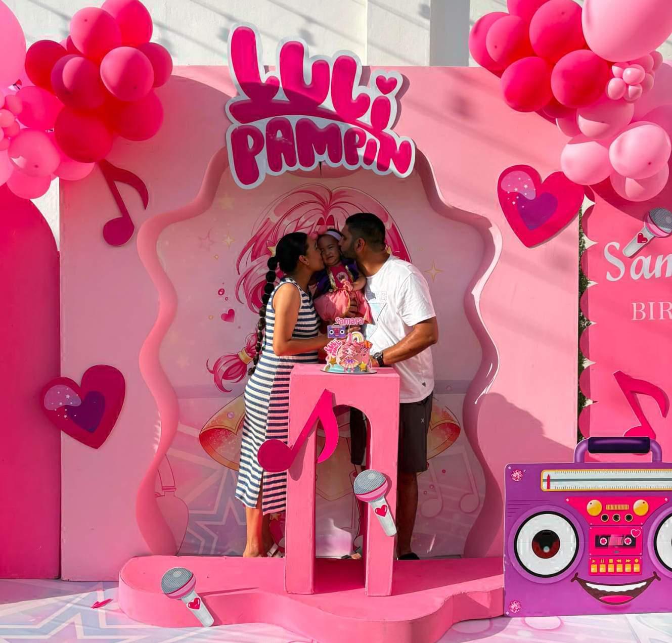 $!Valeria Acosta y Abel García, papás de la festejada, compartieron con ella este día especial.