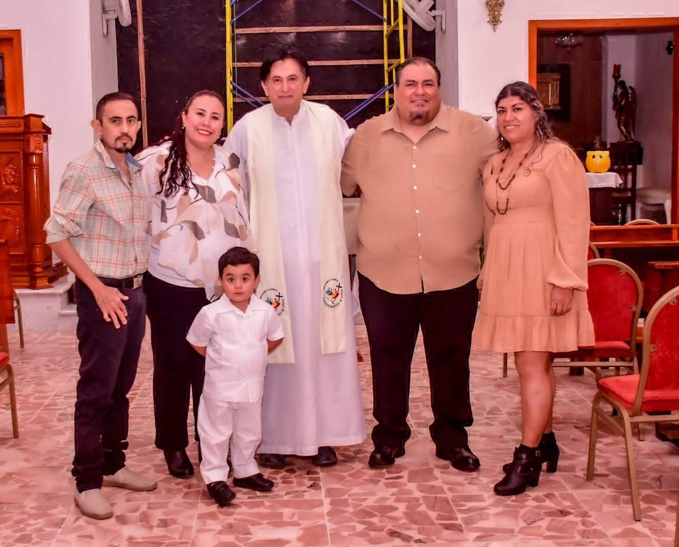 $!El Padre José Concepción Hernández ofició la ceremonia religiosa.