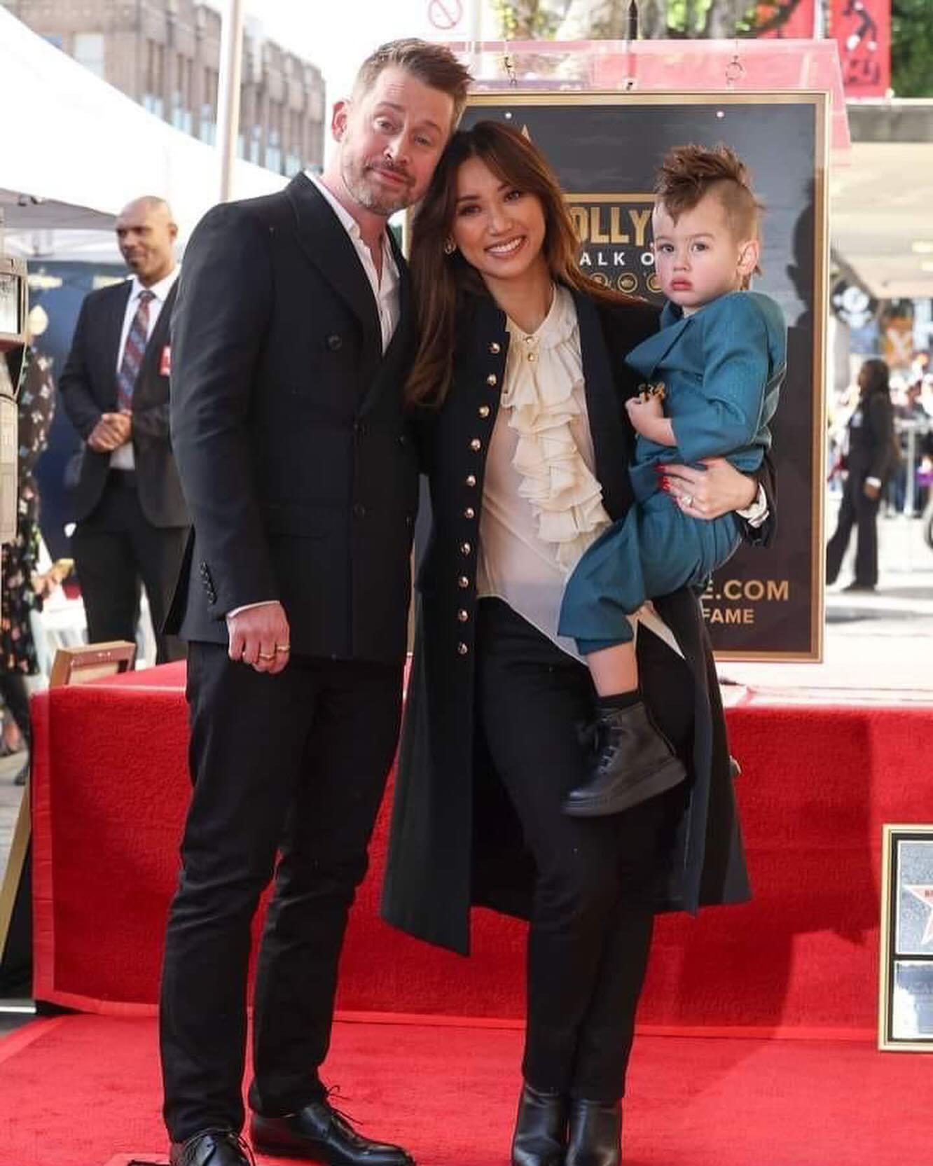 $!Acompañado de su esposa y su hijo.