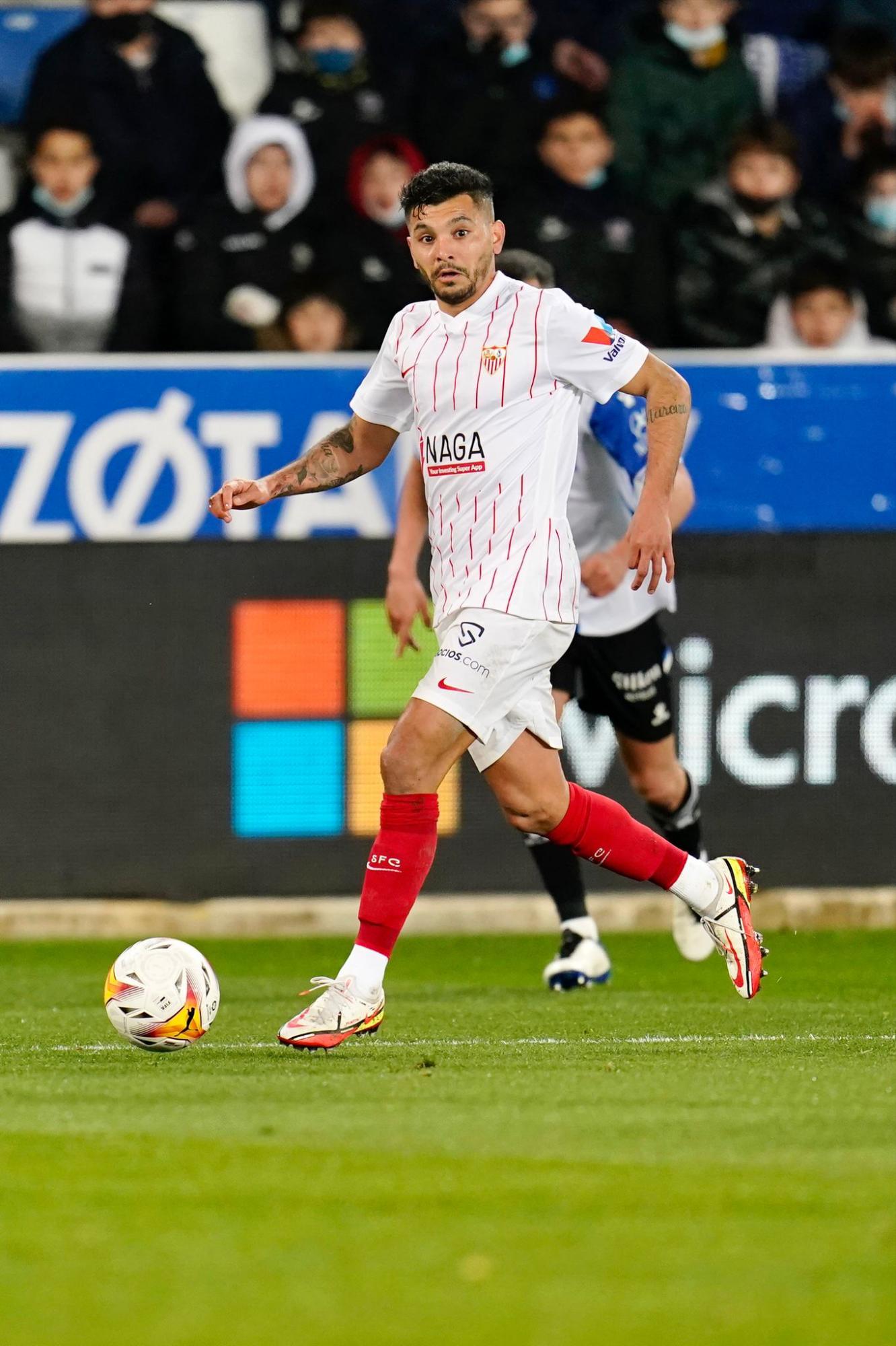 $!Tecatito Corona y Sevilla dejan ir valiosos puntos ante el Alavés