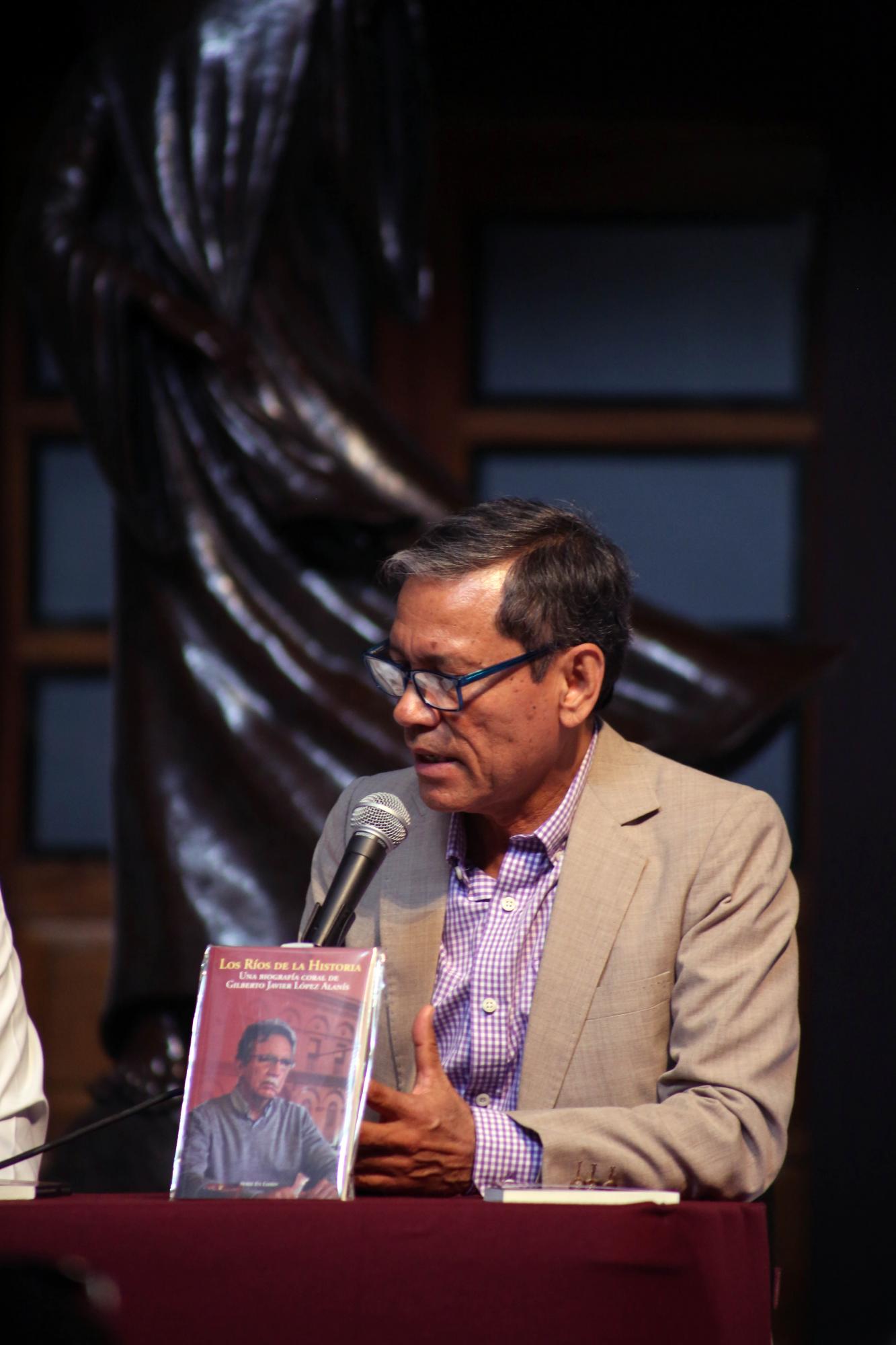 $!Juan Esmerio Navarro, escritor.