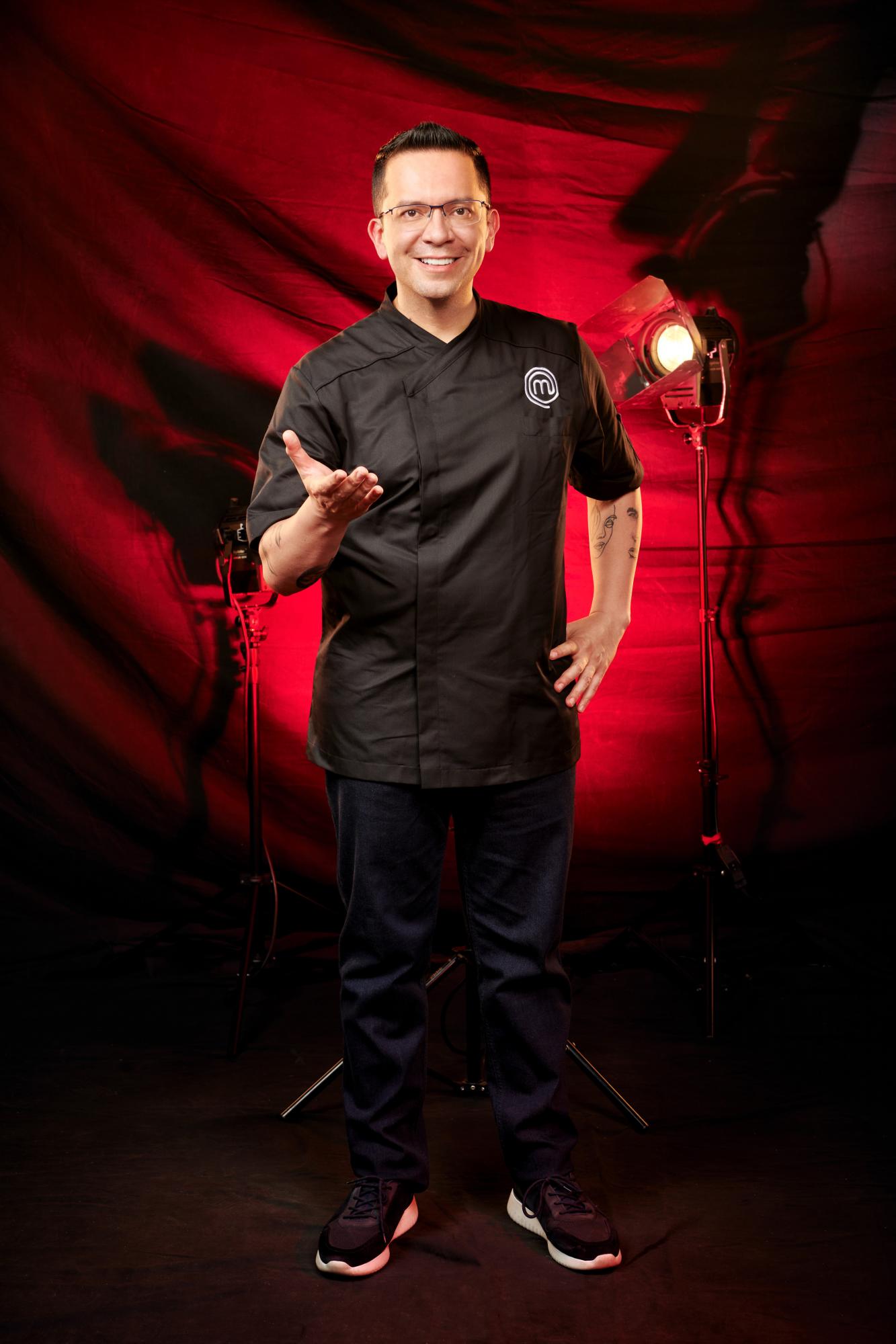 $!Listo el Chef Josera para juzgar los platillos de los participantes.