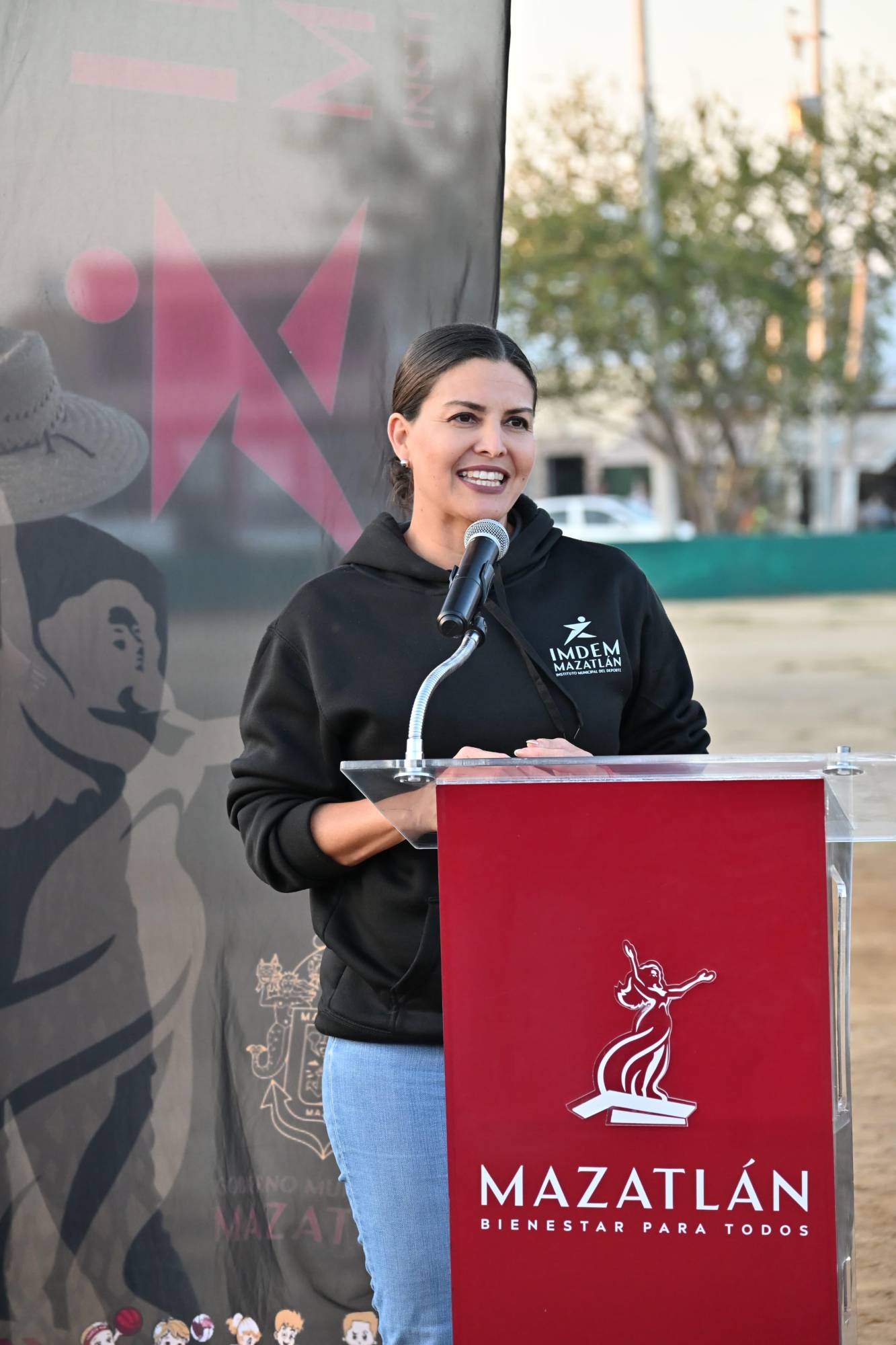 $!Entregan rehabilitación de campo de beisbol en la Francisco Villa