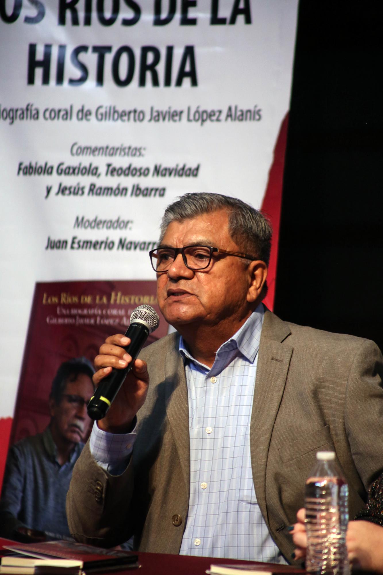 $!Profesor Teodoso Navidad, historiador y productor de radio.